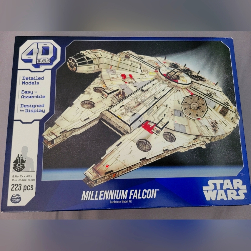 Star Wars 4D Millenium Falcon Model Kit. 223 Pcs.